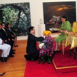 คุณฐาปน สิริวัฒนภักดี ทูลเกล้าฯ ถวายสูจิบัตรงาน